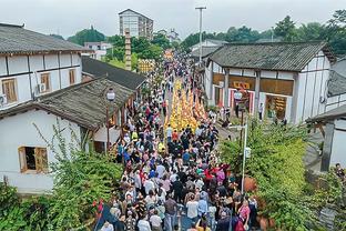 福克斯：蒙克手感火热时也会做出正确决策 他做出了重要贡献